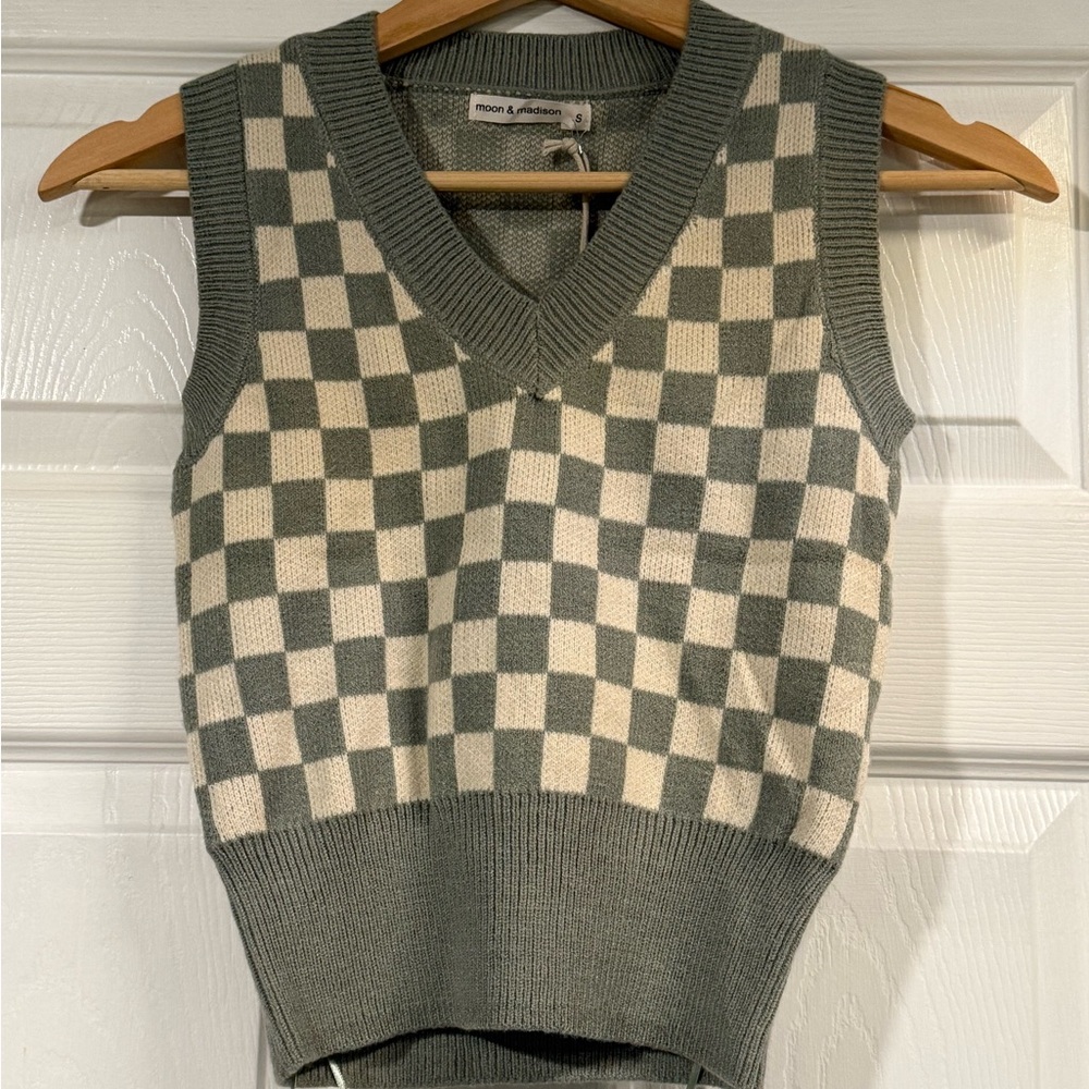 Moon & Madison Checkered Knit Top